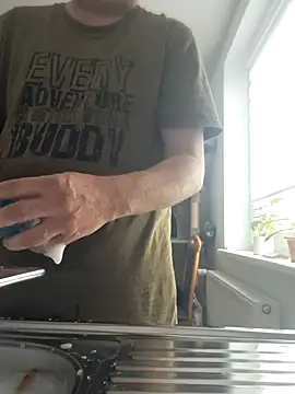 Snapshot of ShyBoy1982 chatting on 09.30.25 ShyBoy1982 online show from 09.30.25