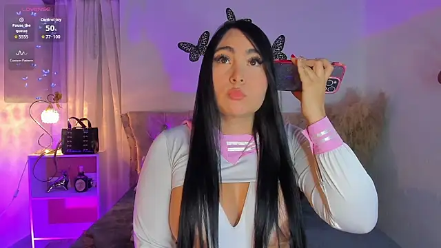 Snapshot of Sarahballiston_ chatting on 12.19.25 Sarahballiston online show from 12.19.25