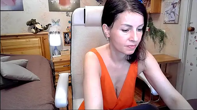 Snapshot of Kendra_Mom chatting on 05.18.26 Kendra Mom online show from 05.18.26