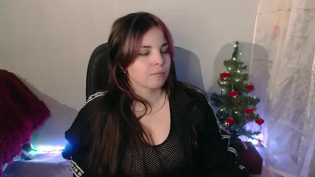 Snapshot of Saya_sweet chatting on 12.13.24 Saya sweet online show from 12.13.24