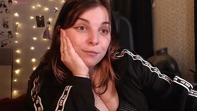 Snapshot of Saya_sweet chatting on 09.14.25 Saya sweet online show from 09.14.25