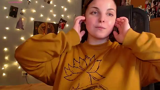 Snapshot of Saya_sweet chatting on 09.28.25 Saya sweet online show from 09.28.25