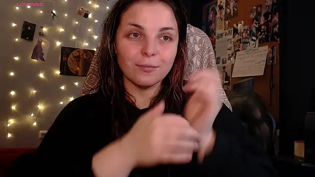 Snapshot of Saya_sweet chatting on 10.07.25 Saya sweet online show from 10.07.25