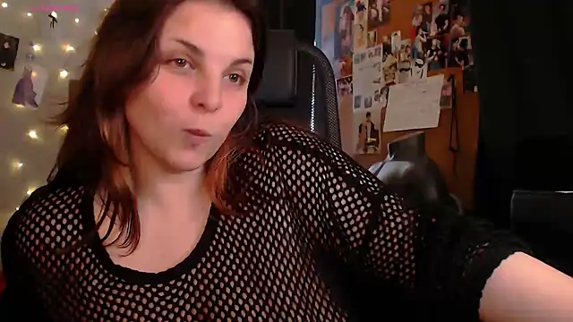 Snapshot of Saya_sweet chatting on 10.09.25 Saya sweet online show from 10.09.25