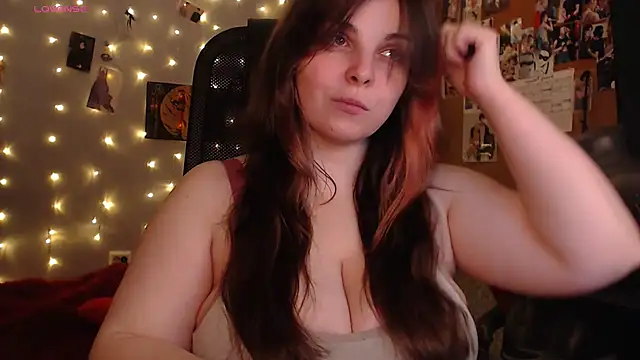 Snapshot of Saya_sweet chatting on 10.10.25 Saya sweet online show from 10.10.25