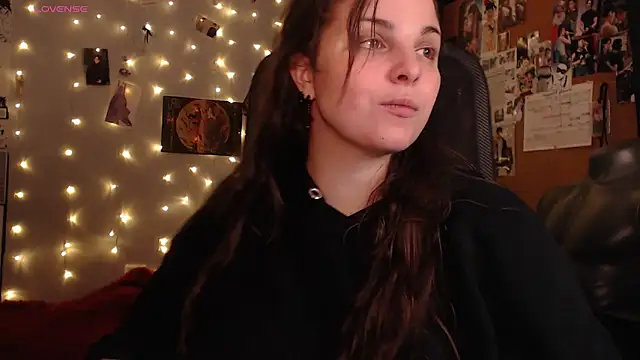 Snapshot of Saya_sweet chatting on 10.11.25 Saya sweet online show from 10.11.25