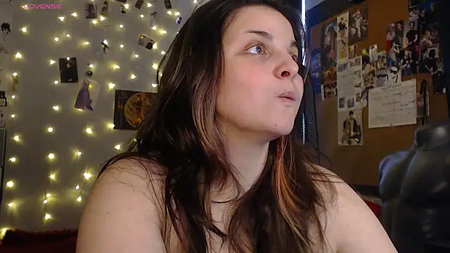 Snapshot of Saya_sweet chatting on 10.12.25 Saya sweet online show from 10.12.25