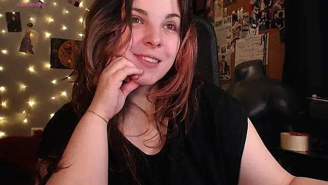 Snapshot of Saya_sweet chatting on 10.15.25 Saya sweet online show from 10.15.25