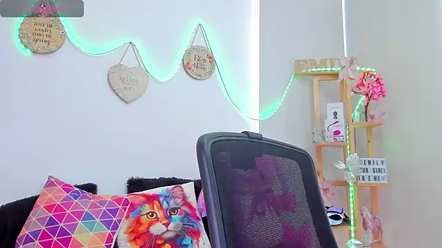 EmillySanders online show from 12.20.25