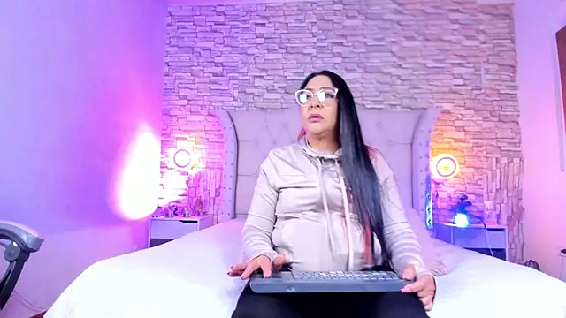 Gina Myers online show from 03.04.26