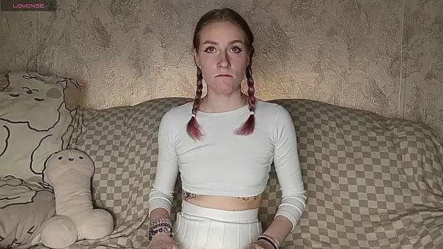 Snapshot of Lillian_Lahot chatting on 03.20.26 Lillian Lahot online show from 03.20.26