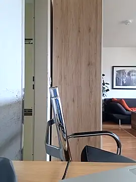 Snapshot of Milkasahne64 chatting on 09.17.25 Milkasahne64 online show from 09.17.25