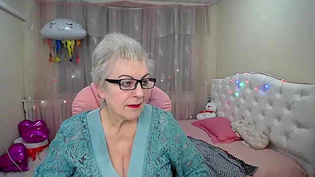 Snapshot of KayleSmoll chatting on 01.24.25 KayleSmoll online show from 01.24.25