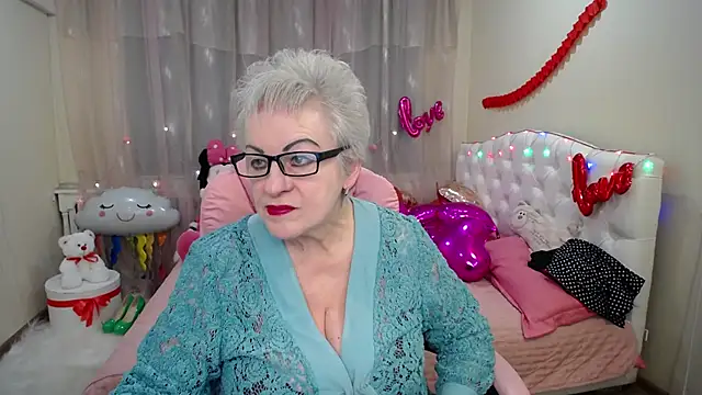 Snapshot of KayleSmoll chatting on 02.02.25 KayleSmoll online show from 02.02.25