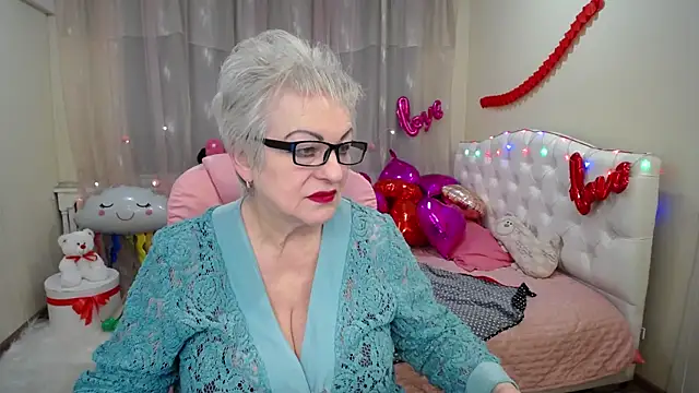 Snapshot of KayleSmoll chatting on 02.03.25 KayleSmoll online show from 02.03.25