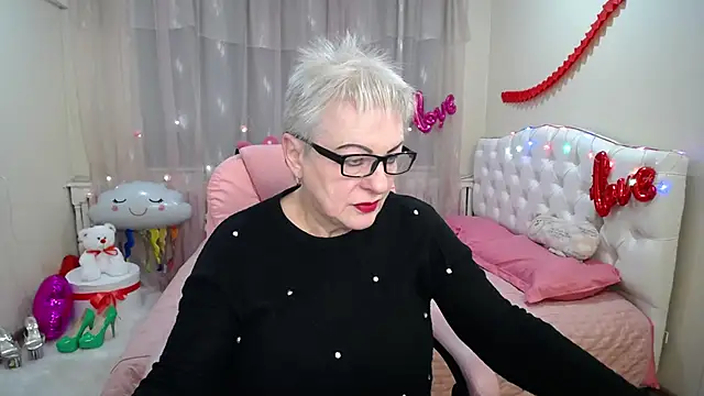 Snapshot of KayleSmoll chatting on 02.19.25 KayleSmoll online show from 02.19.25