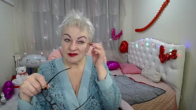 Snapshot of KayleSmoll chatting on 02.21.25 KayleSmoll online show from 02.21.25