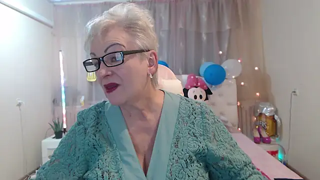 Snapshot of KayleSmoll chatting on 10.02.25 KayleSmoll online show from 10.02.25