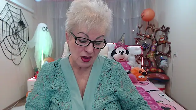 Snapshot of KayleSmoll chatting on 11.01.25 KayleSmoll online show from 11.01.25