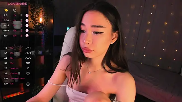 Snapshot of sensualily chatting on 11.12.25 sensualily online show from 11.12.25