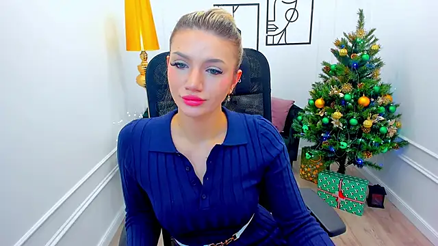 SelenaeMoore online show from 12.20.25
