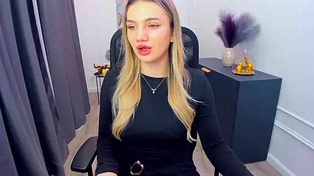 SelenaeMoore online show from 03.05.26