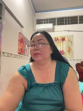 Snapshot of NDith chatting on 05.18.26 NDith online show from 05.18.26