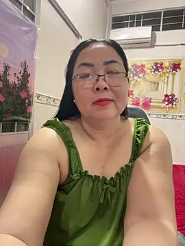 Snapshot of NDith chatting on 05.31.26 NDith online show from 05.31.26