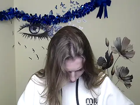 Snapshot of StrangerGi chatting on 01.11.25 StrangerGi online show from 01.11.25