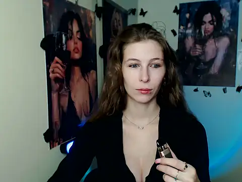 Snapshot of StrangerGi chatting on 11.17.25 StrangerGi online show from 11.17.25