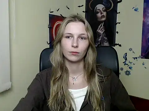Snapshot of StrangerGi chatting on 06.15.26 StrangerGi online show from 06.15.26