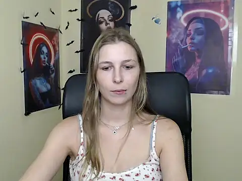 Snapshot of StrangerGi chatting on 07.14.26 StrangerGi online show from 07.14.26