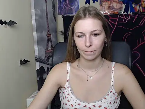 Snapshot of StrangerGi chatting on 07.18.26 StrangerGi online show from 07.18.26