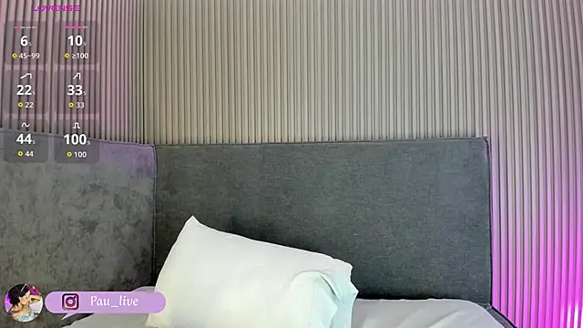 Snapshot of pau_live chatting on 10.02.25 pau live online show from 10.02.25