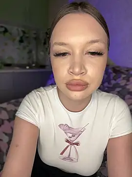 Snapshot of bunnyrich chatting on 12.19.24 bunnyrich online show from 12.19.24