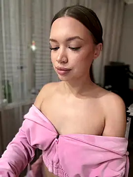 Snapshot of bunnyrich chatting on 09.28.25 bunnyrich online show from 09.28.25