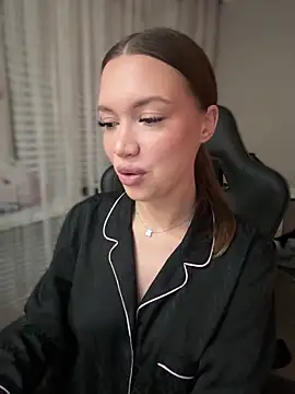 Snapshot of bunnyrich chatting on 10.24.25 bunnyrich online show from 10.24.25