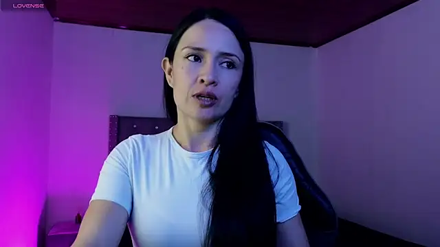 cristal hilton 10 online show from 12.14.25