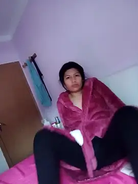 Snapshot of katymojadit chatting on 01.08.25 katymojadit online show from 01.08.25