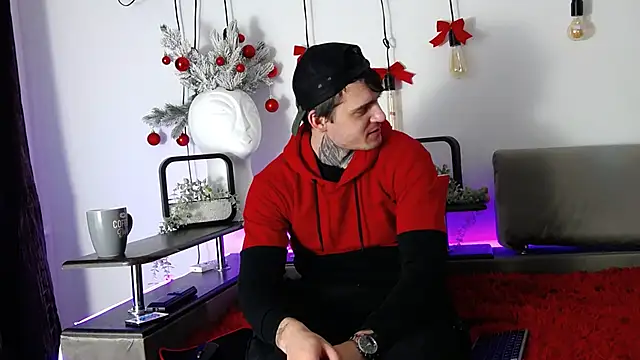 Snapshot of CarterCole chatting on 12.31.24 CarterCole online show from 12.31.24