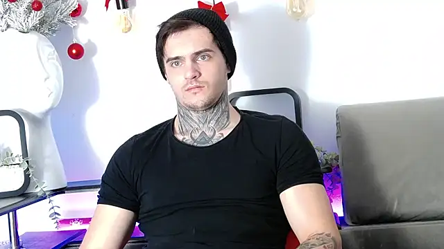 Snapshot of CarterCole chatting on 01.04.25 CarterCole online show from 01.04.25