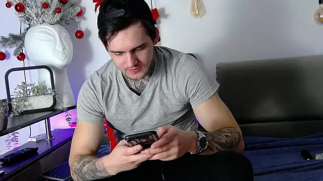 Snapshot of CarterCole chatting on 01.05.25 CarterCole online show from 01.05.25