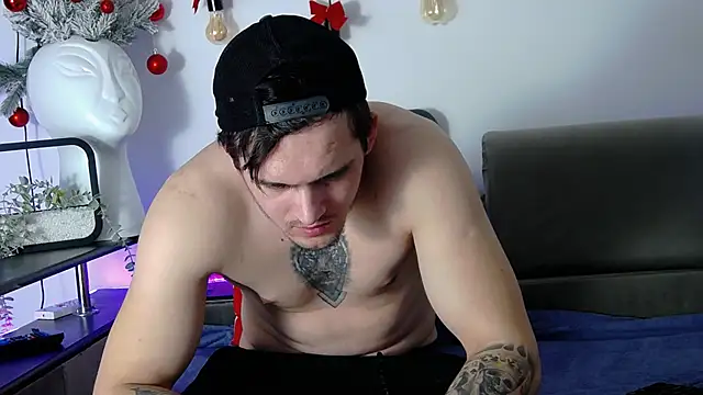 Snapshot of CarterCole chatting on 01.05.25 CarterCole online show from 01.05.25