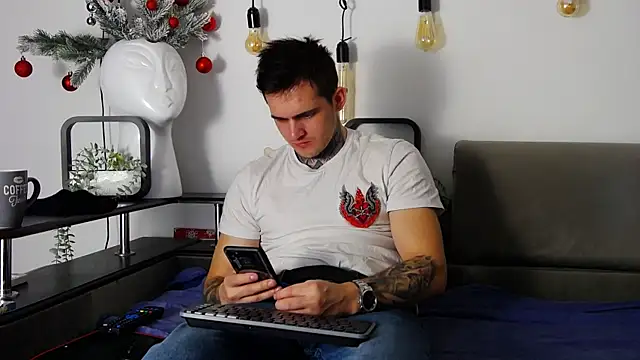 Snapshot of CarterCole chatting on 01.17.25 CarterCole online show from 01.17.25