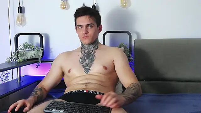 Snapshot of CarterCole chatting on 02.01.25 CarterCole online show from 02.01.25