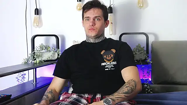 Snapshot of CarterCole chatting on 02.03.25 CarterCole online show from 02.03.25