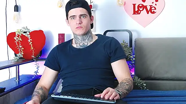 Snapshot of CarterCole chatting on 02.06.25 CarterCole online show from 02.06.25