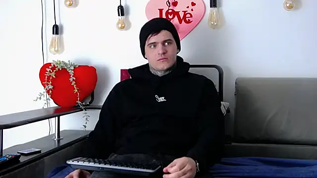 Snapshot of CarterCole chatting on 02.14.25 CarterCole online show from 02.14.25