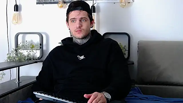 Snapshot of CarterCole chatting on 03.03.25 CarterCole online show from 03.03.25