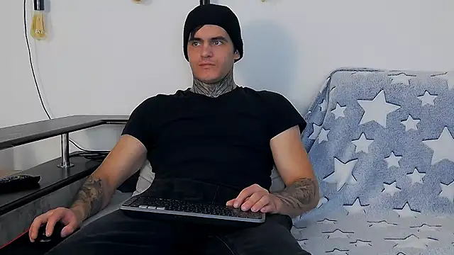 Snapshot of CarterCole chatting on 12.15.25 CarterCole online show from 12.15.25